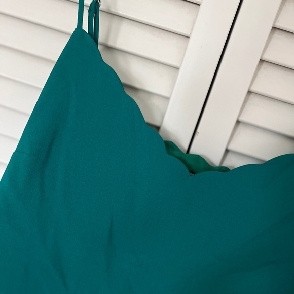 Loft Tank with‎ Scalloped Edge - Picture 2 of 4